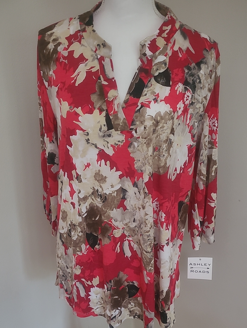 Honeyme Curvy Gabby Red Floral Top.  XL.  NWT!